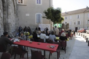 Qulques tables en plein air