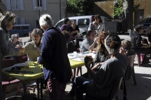 un petit déjeuner qui dure....au soleil